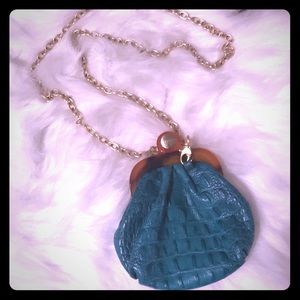 Leather cross body handbag w/gold chain